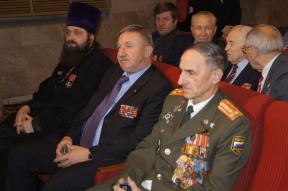 Отец Виктор Иличёв, майор О.Кардашин, полковник Е.Андросов. Второй ряд первый слева майор В.Муляр